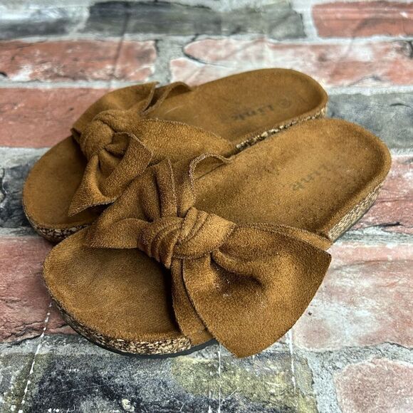 5 for $25🔥Link Tan Suede Slip On Sandals Girls Size 11 - Picture 3 of 6